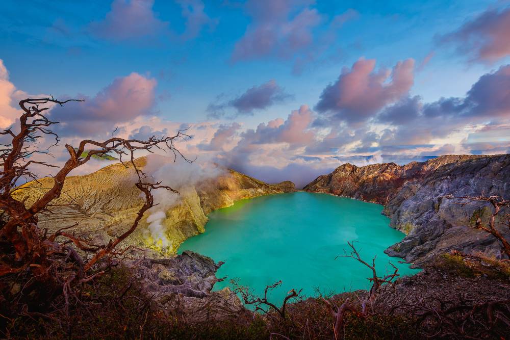 Trekking ke Kawah Ijen